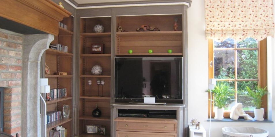 Rayonnage TV Louis XVI angle 2 Web